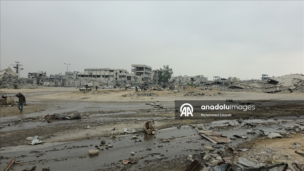 Разрушенная кольцевая развязка Бени-Сухейла и возвращение жителей в Хан-Юнусе