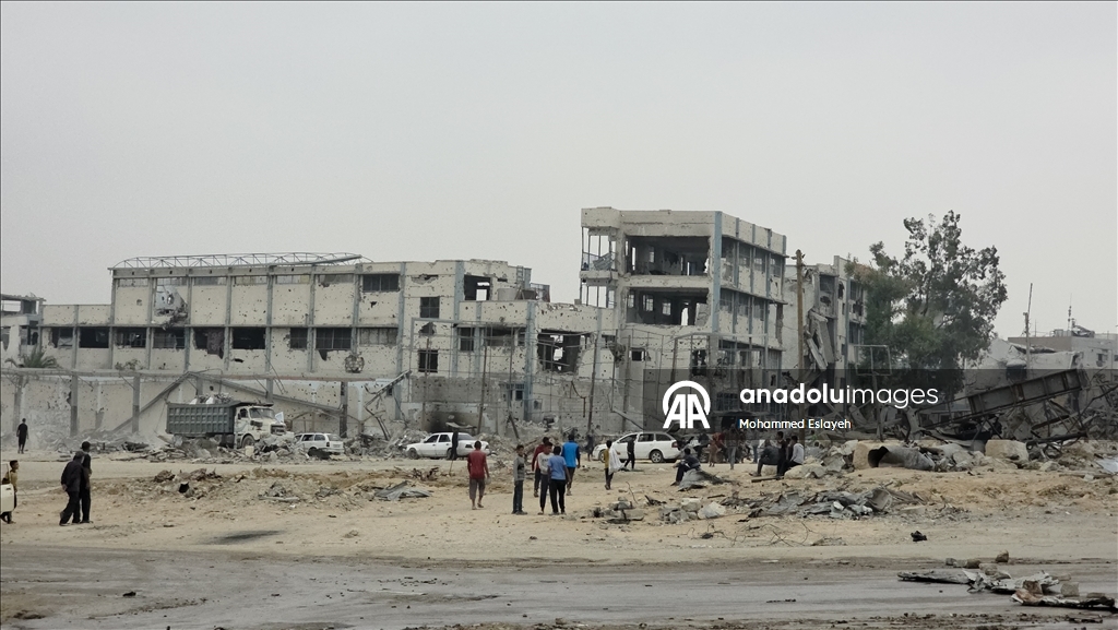 Разрушенная кольцевая развязка Бени-Сухейла и возвращение жителей в Хан-Юнусе