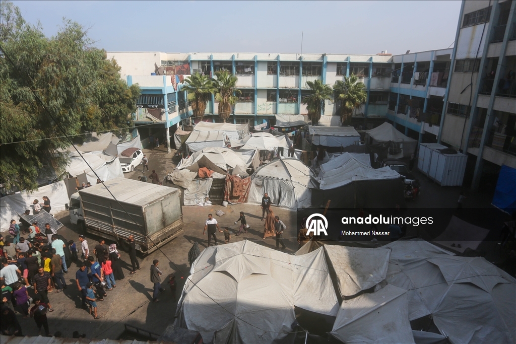 Дети в Газе пытаются вернуться к учебе в стенах разрушенных зданий