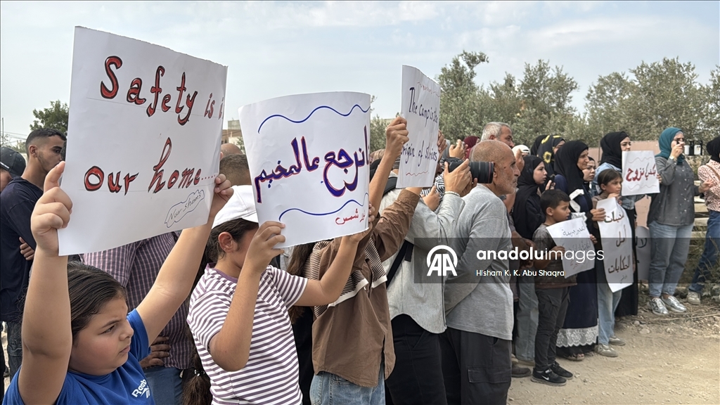 İsrail'in yerinden ettiği Filistinliler, Batı Şeria'da evlerine dönmek için gösteri düzenledi