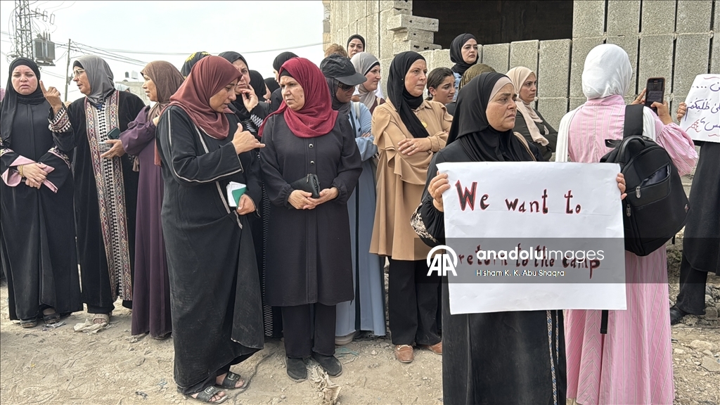 İsrail'in yerinden ettiği Filistinliler, Batı Şeria'da evlerine dönmek için gösteri düzenledi