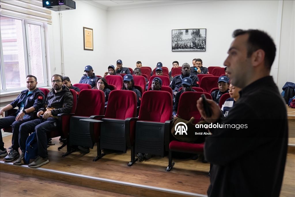 AA'nın savaş muhabirliği eğitiminde gazeteciler sahada karşılaşacakları koşullara hazırlandı