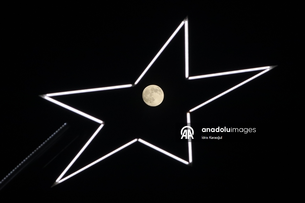 Полная луна создала живописные виды 8