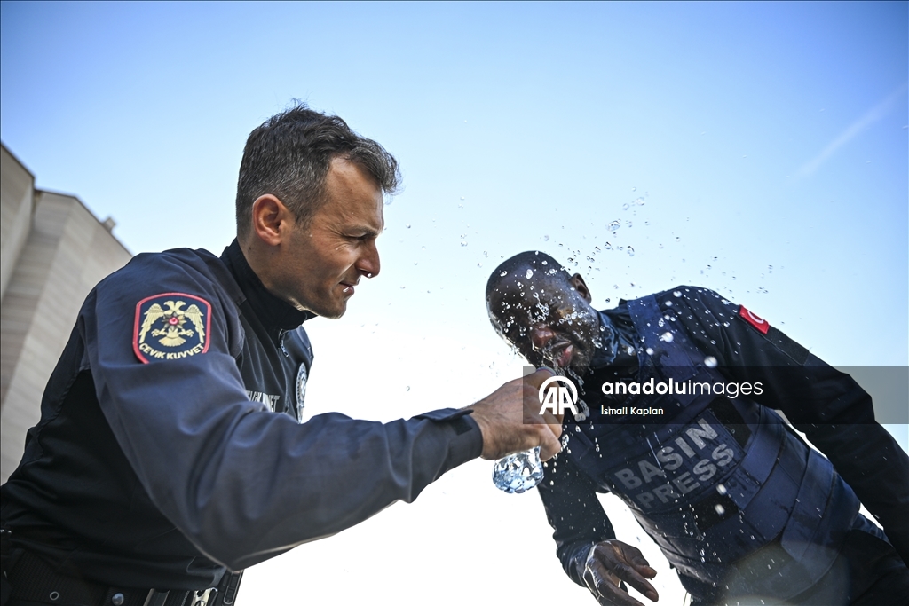 AA'nın savaş muhabirliği eğitiminde gazeteciler sahada karşılaşacakları koşullara hazırlandı