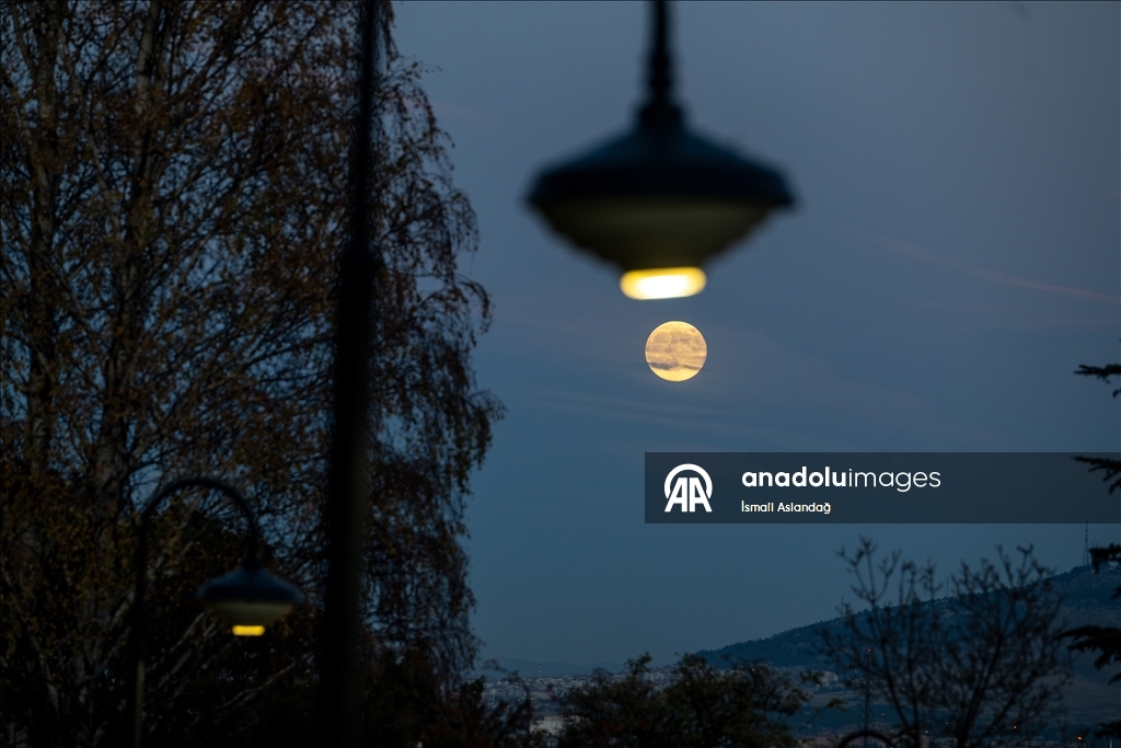Full moon in Turkish Capital