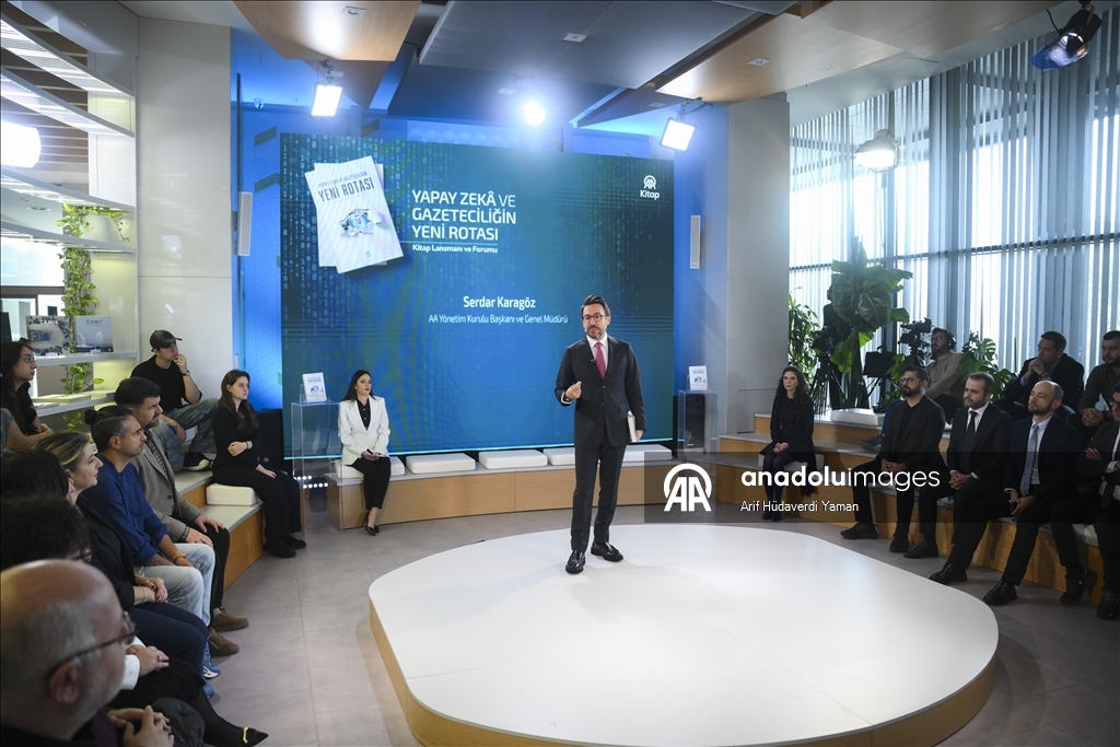 کتاب «هوش مصنوعی و مسیر جدید روزنامه‌نگاری؛ سواد رسانه‌ای در عصر دیجیتال» از انتشارات خبرگزاری آنادولو معرفی شد