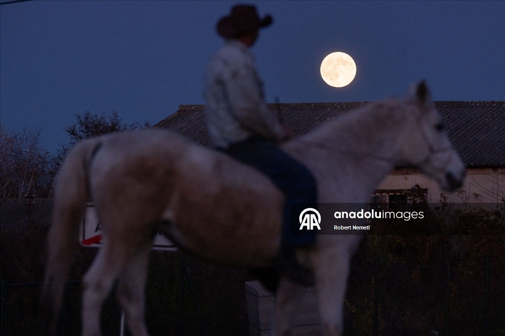 Macaristan'da dolunay