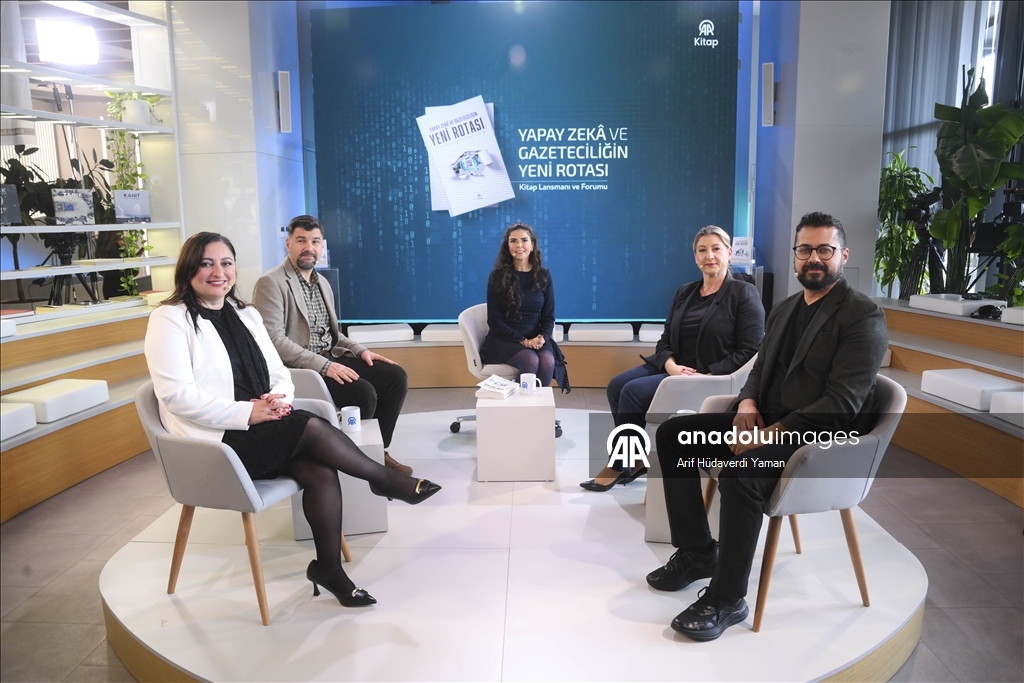 کتاب «هوش مصنوعی و مسیر جدید روزنامه‌نگاری؛ سواد رسانه‌ای در عصر دیجیتال» از انتشارات خبرگزاری آنادولو معرفی شد