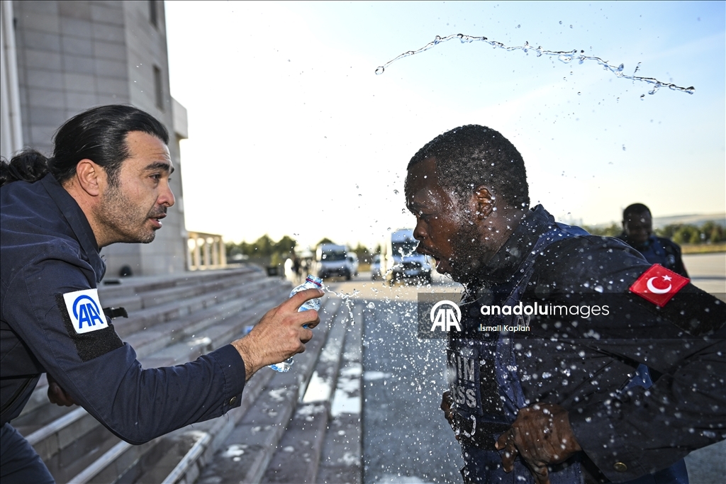 AA'nın savaş muhabirliği eğitiminde gazeteciler sahada karşılaşacakları koşullara hazırlandı