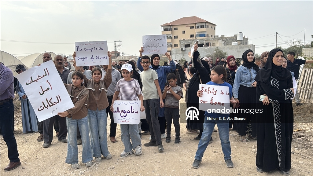 İsrail'in yerinden ettiği Filistinliler, Batı Şeria'da evlerine dönmek için gösteri düzenledi