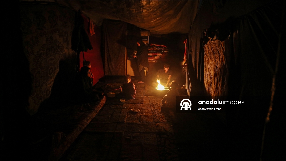 Gazze’de iki yılın ardından yaşam: Aileler ışık için ateşe sarılıyor