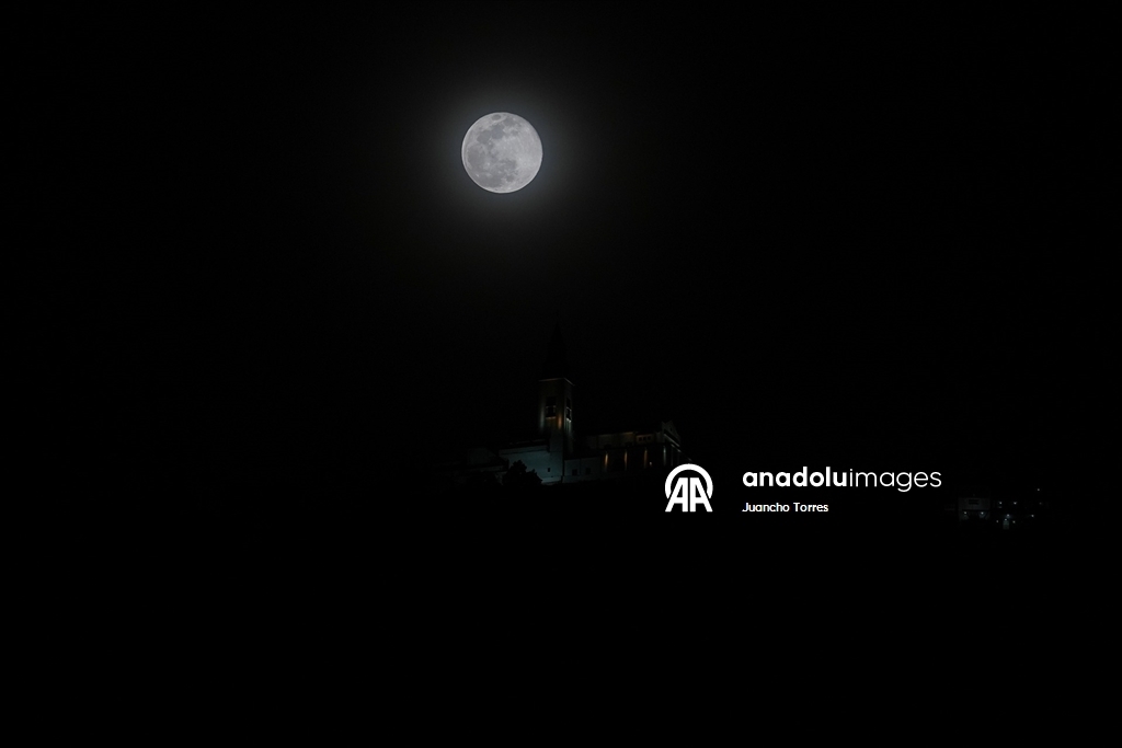 Kolombiya’nın başkenti Bogota’da Dolunay