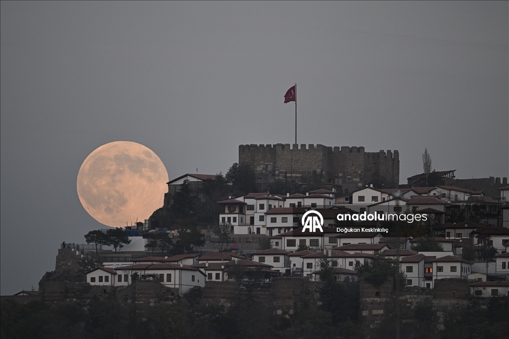 Ankara'da dolunay