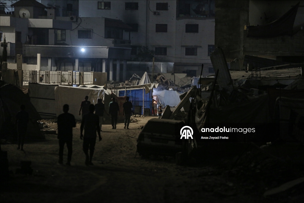 Gazze’de iki yılın ardından yaşam: Aileler ışık için ateşe sarılıyor