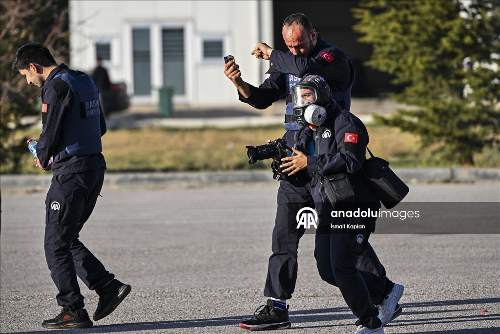 AA'nın savaş muhabirliği eğitiminde gazeteciler sahada karşılaşacakları koşullara hazırlandı