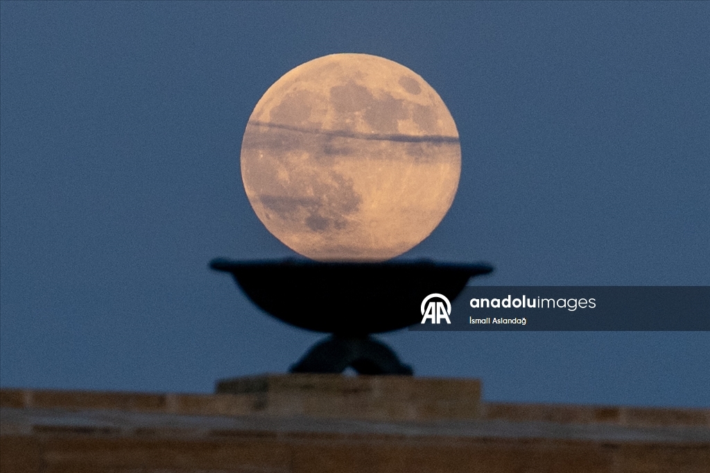 Full moon in Turkish Capital