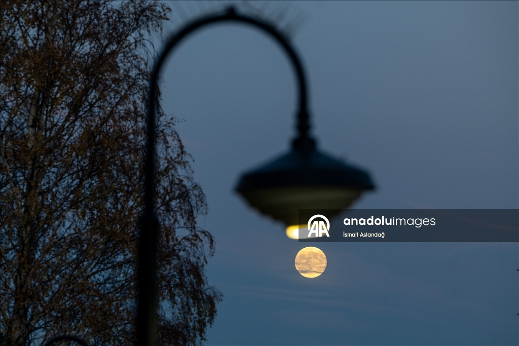Full moon in Turkish Capital
