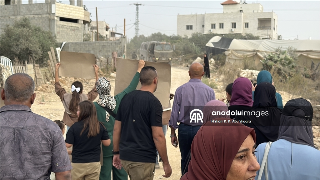 İsrail'in yerinden ettiği Filistinliler, Batı Şeria'da evlerine dönmek için gösteri düzenledi