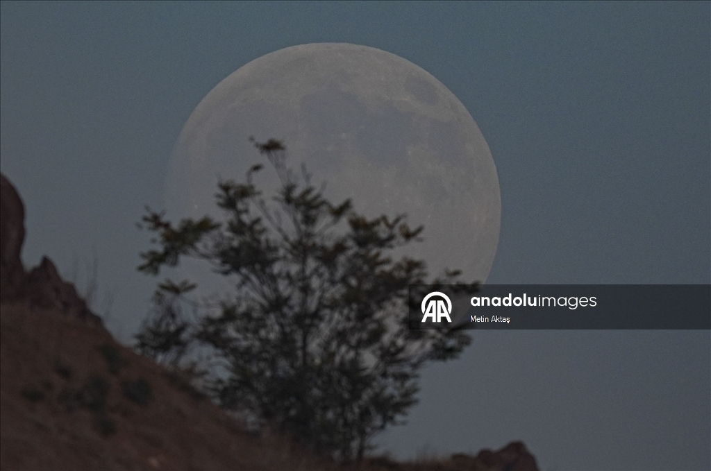 Полная луна создала живописные виды 12