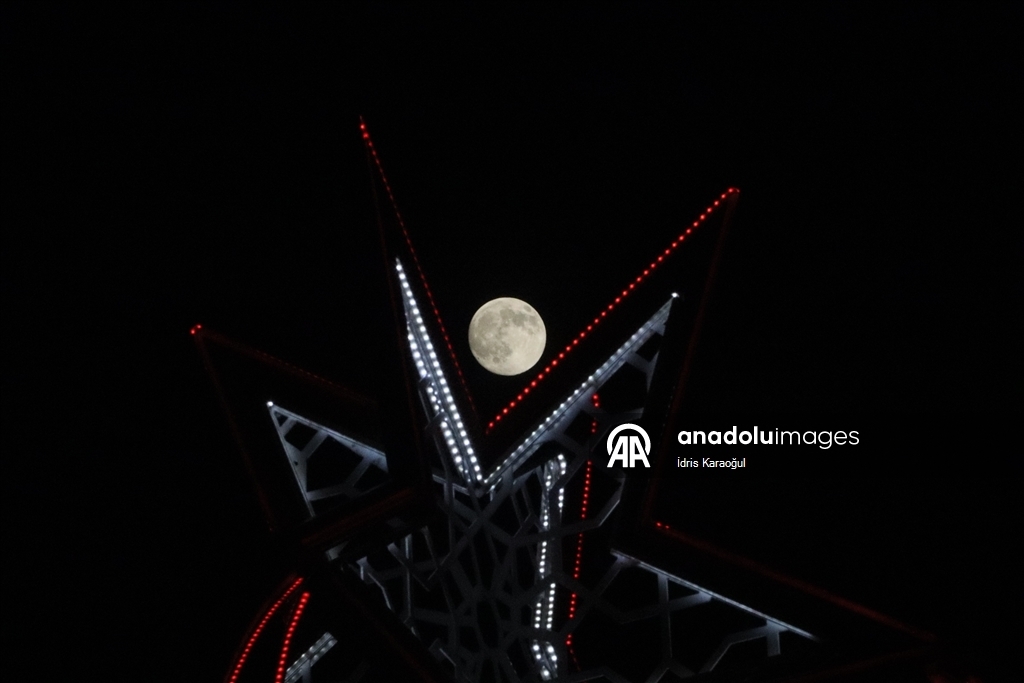 Полная луна создала живописные виды 9