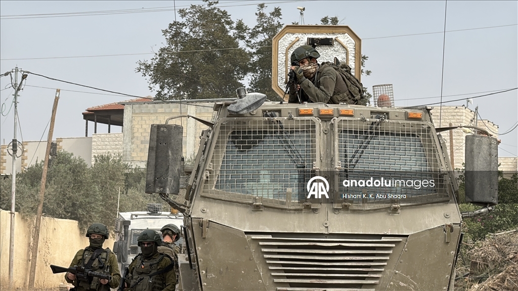 İsrail'in yerinden ettiği Filistinliler, Batı Şeria'da evlerine dönmek için gösteri düzenledi