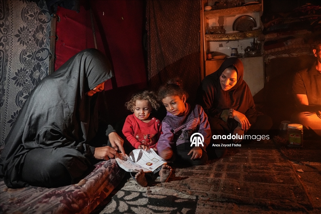 Gazze’de iki yılın ardından yaşam: Aileler ışık için ateşe sarılıyor