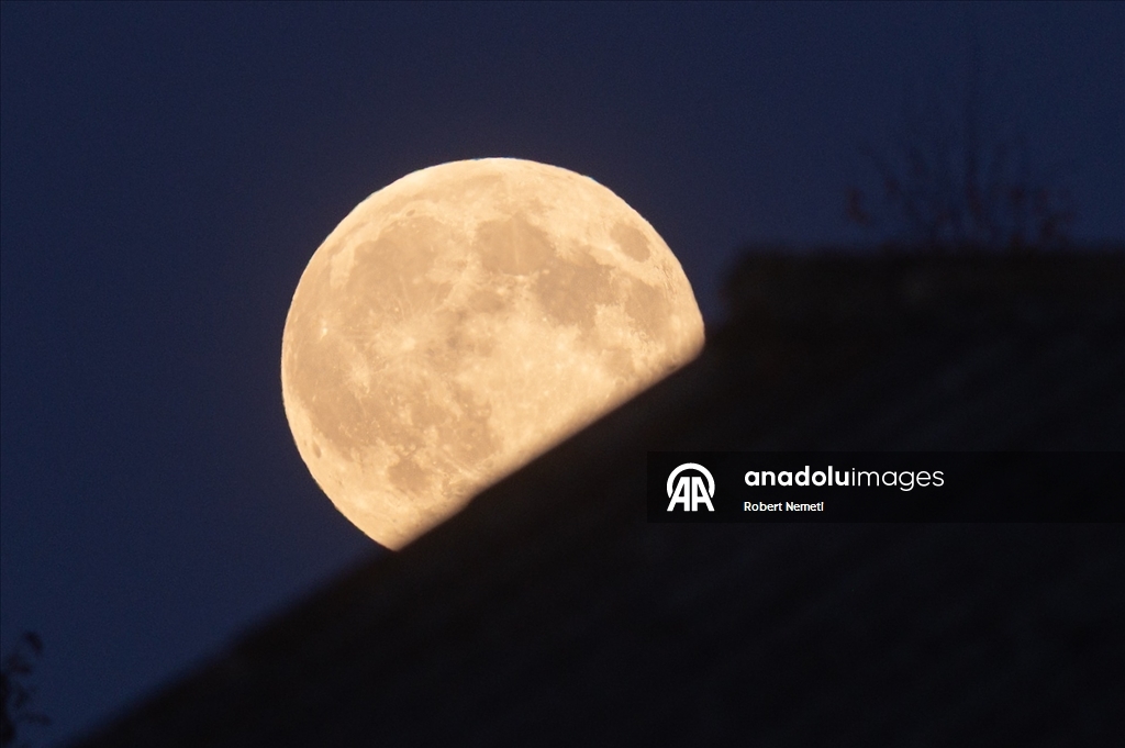 Macaristan'da dolunay