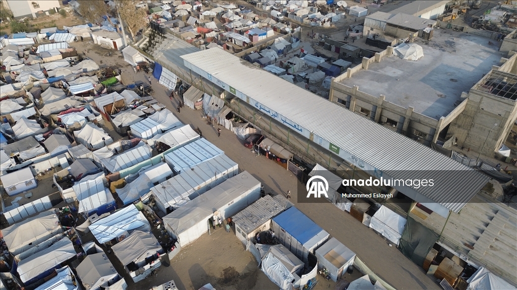 Geçmişte spor aktivitelerine ev sahipliği yapan Yermük Stadı Filistinlilerin barınma merkezi haline geldi