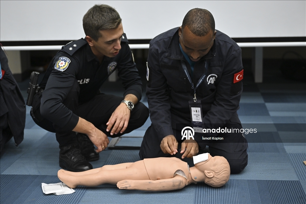 AA'nın savaş muhabirliği eğitiminde gazeteciler sahada karşılaşacakları koşullara hazırlandı