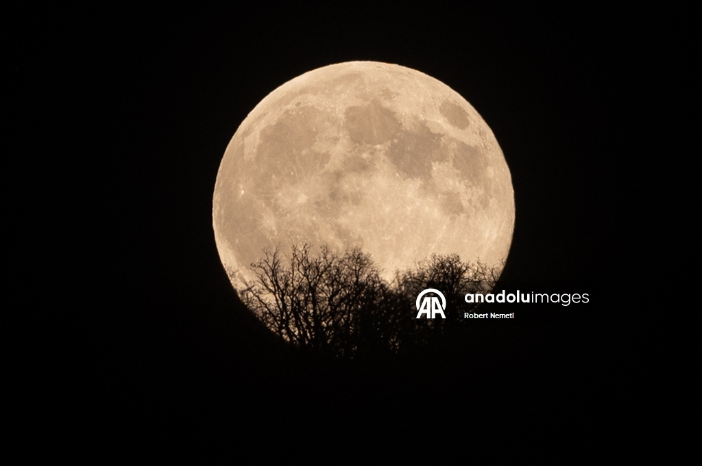 Macaristan'da dolunay