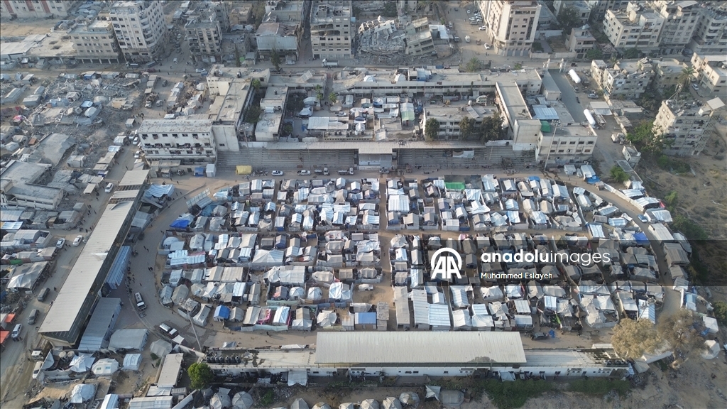 Geçmişte spor aktivitelerine ev sahipliği yapan Yermük Stadı Filistinlilerin barınma merkezi haline geldi