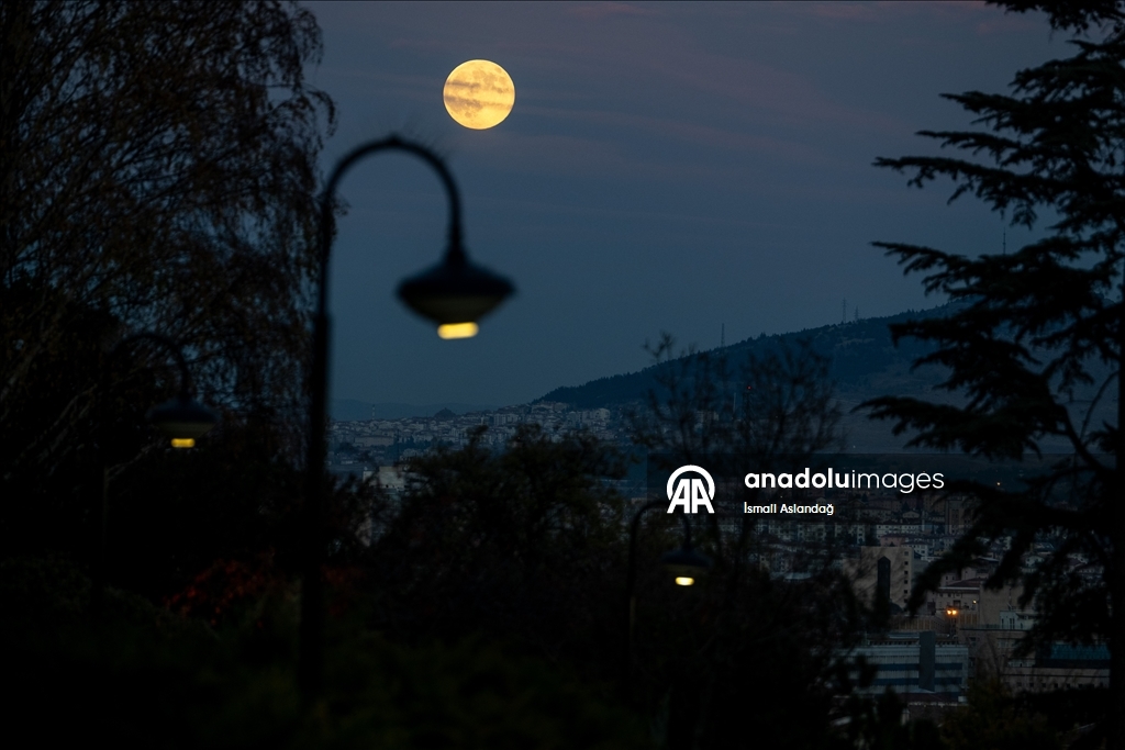 Full moon in Turkish Capital