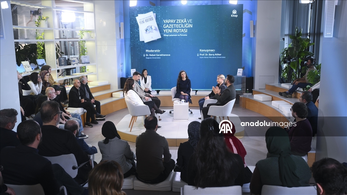 کتاب «هوش مصنوعی و مسیر جدید روزنامه‌نگاری؛ سواد رسانه‌ای در عصر دیجیتال» از انتشارات خبرگزاری آنادولو معرفی شد