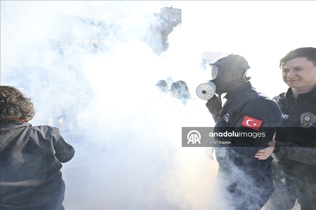 AA'nın savaş muhabirliği eğitiminde gazeteciler sahada karşılaşacakları koşullara hazırlandı