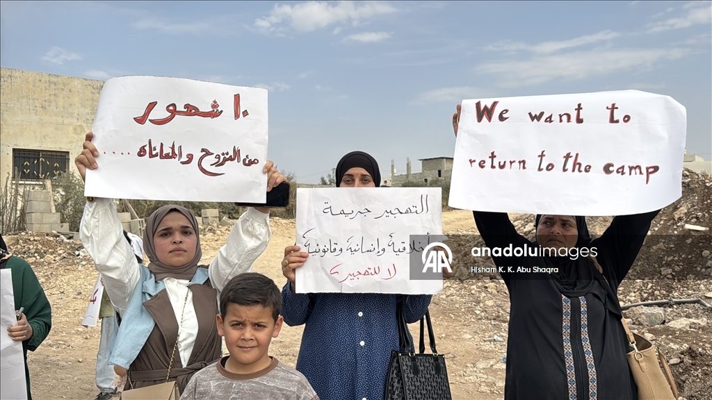 İsrail'in yerinden ettiği Filistinliler, Batı Şeria'da evlerine dönmek için gösteri düzenledi