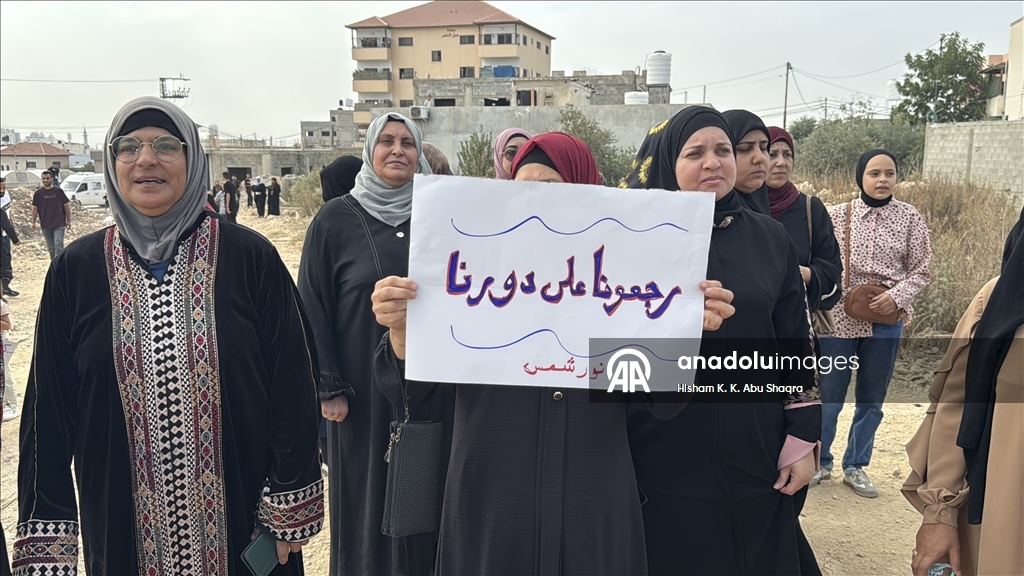 İsrail'in yerinden ettiği Filistinliler, Batı Şeria'da evlerine dönmek için gösteri düzenledi