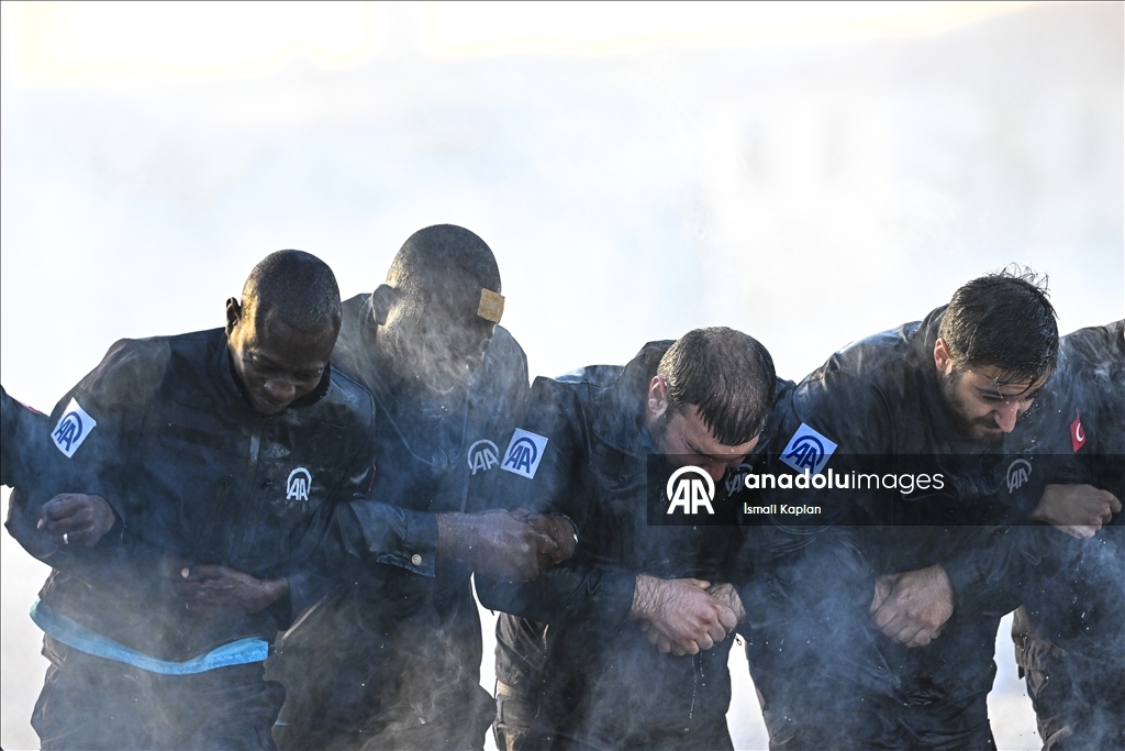 AA'nın savaş muhabirliği eğitiminde gazeteciler sahada karşılaşacakları koşullara hazırlandı