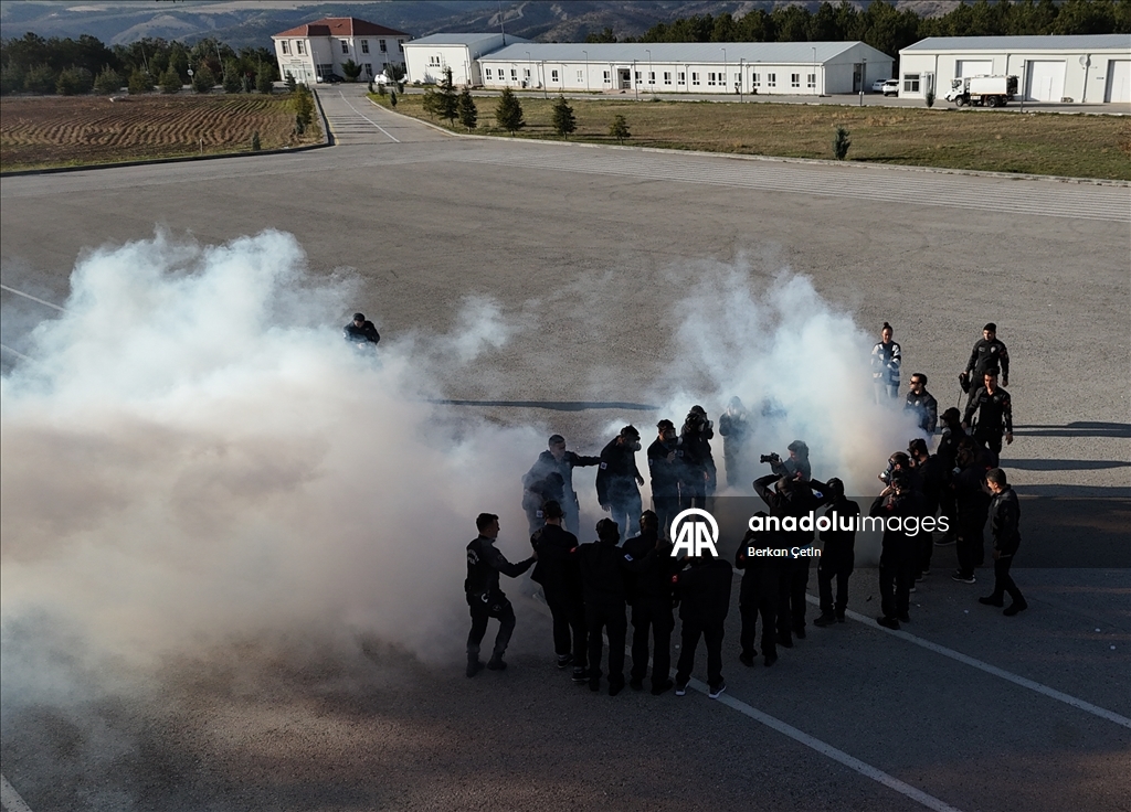 AA'nın savaş muhabirliği eğitiminde gazeteciler sahada karşılaşacakları koşullara hazırlandı