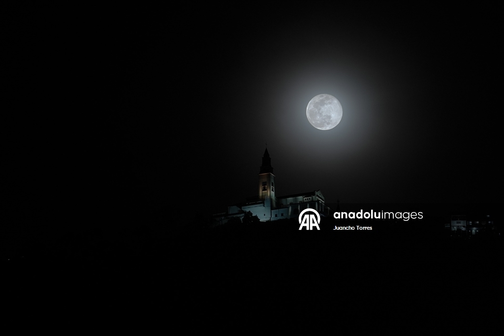 Kolombiya’nın başkenti Bogota’da Dolunay