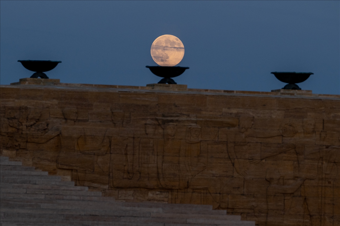 Full moon in Turkish Capital
