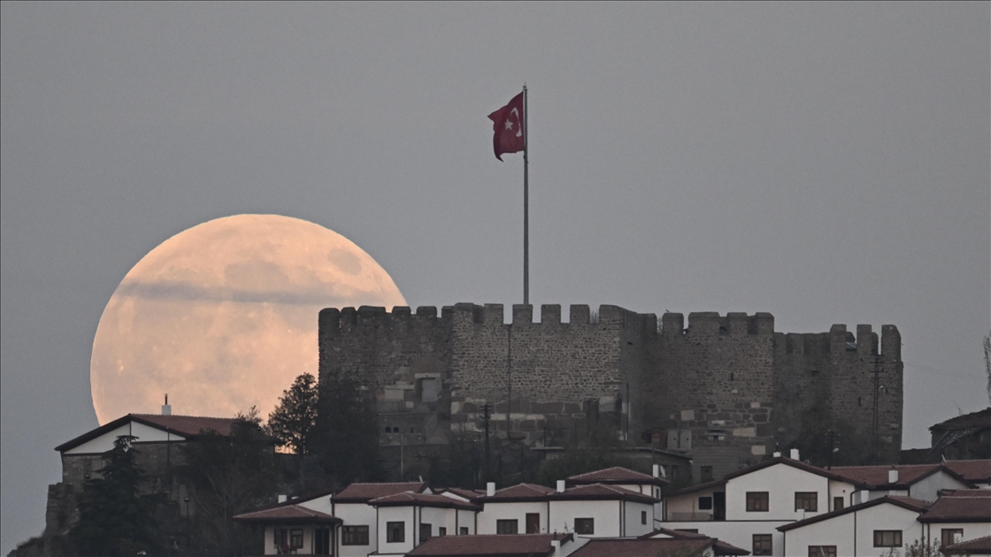 Dolunay güzel görüntüler oluşturdu