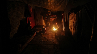 Gazze’de iki yılın ardından yaşam: Aileler ışık için ateşe sarılıyor