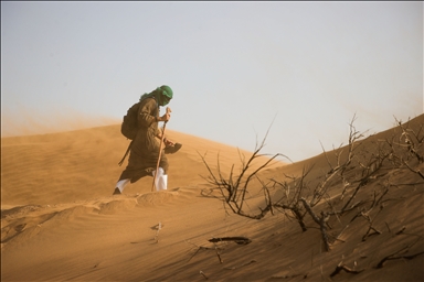 Muslimani prelaze pustinju od Meke do Medine, slijedeći put poslanika Muhameda