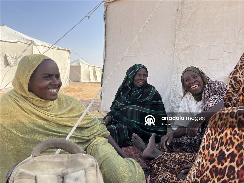 Sudan'ın Faşir şehrinden on binlerce Sudanlı yerinden edildi