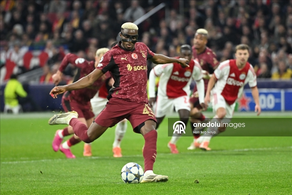 «Галатасарай» разгромил «Аякс» в четвертом туре Лиги чемпионов УЕФА 5