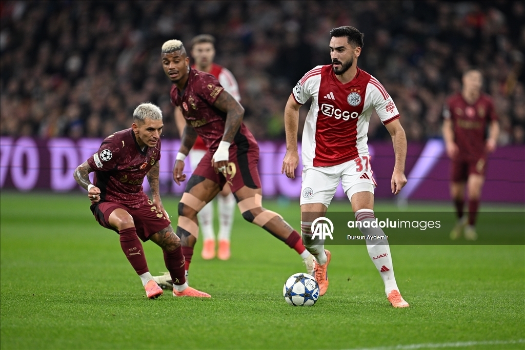 «Галатасарай» разгромил «Аякс» в четвертом туре Лиги чемпионов УЕФА 16