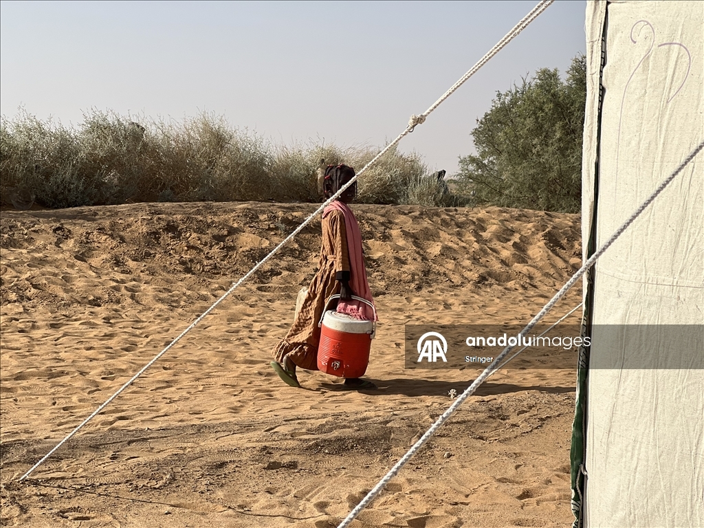 Sudan'ın Faşir şehrinden on binlerce Sudanlı yerinden edildi