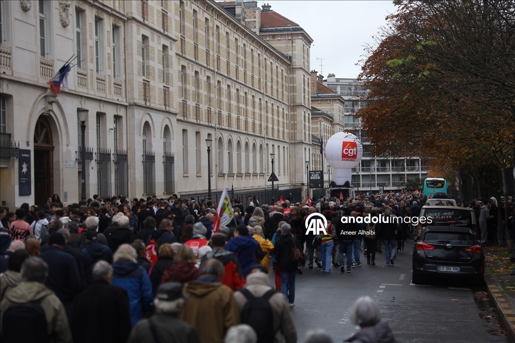 Fransa'da emekliler, yaşam koşullarının iyileştirilmesi talebiyle protesto düzenledi