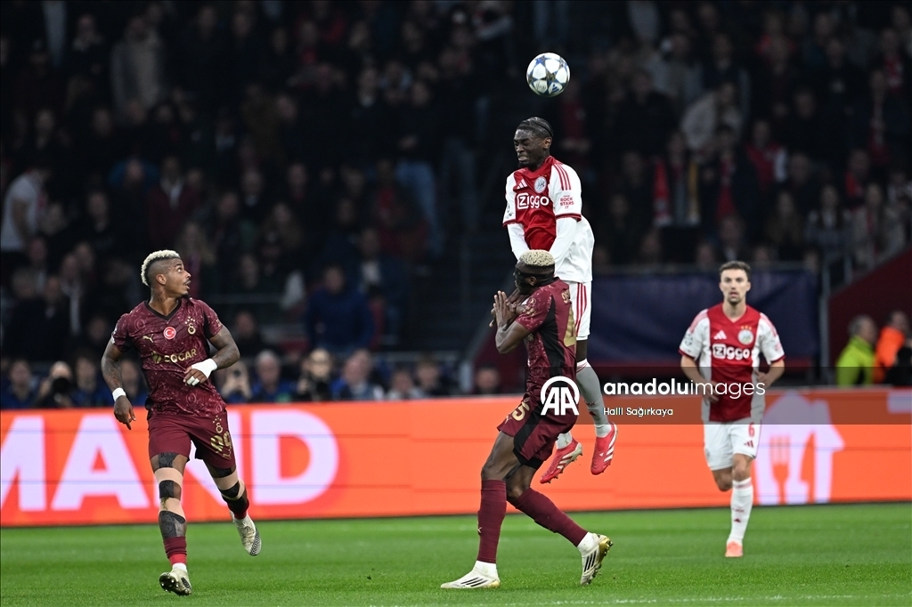 «Галатасарай» разгромил «Аякс» в четвертом туре Лиги чемпионов УЕФА 13