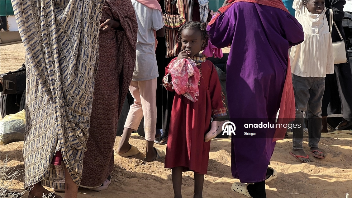 Sudan'ın Faşir şehrinden on binlerce Sudanlı yerinden edildi